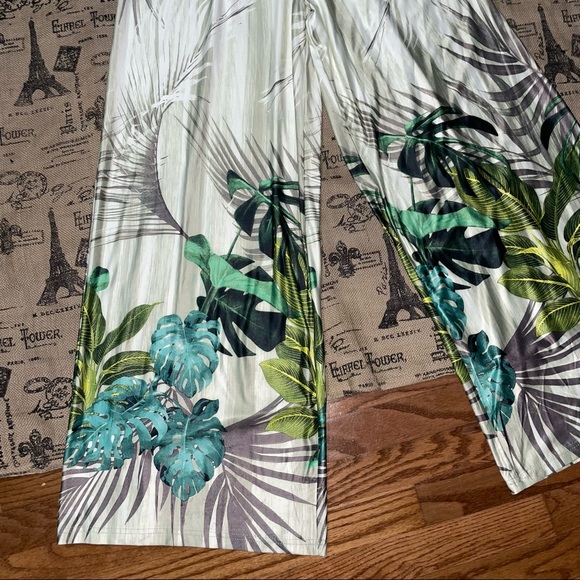 Fashion Nova NWT! Costa Rica Printed Green/Combo Jumsuit Size M - Picture 5 of 15